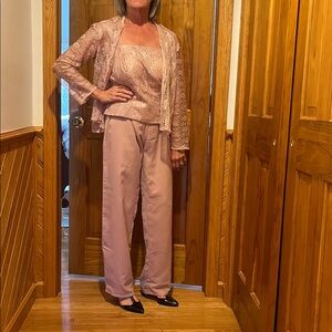 Elegant Lace Women’s Sleepwear Set - Pink